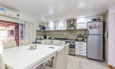 VENTA TRIPLEX 4 AMBIENTES. RAMOS MEJIA.