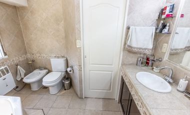 VENTA TRIPLEX 4 AMBIENTES. RAMOS MEJIA.