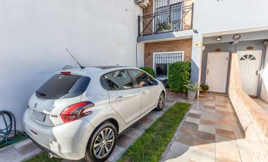 VENTA TRIPLEX 4 AMBIENTES. RAMOS MEJIA.