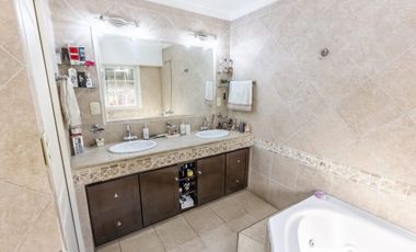 VENTA TRIPLEX 4 AMBIENTES. RAMOS MEJIA.