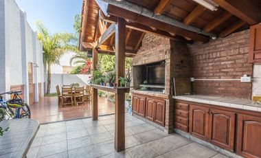 VENTA TRIPLEX 4 AMBIENTES. RAMOS MEJIA.