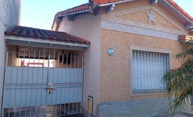 VENTA GRAN TERRENO CON 3 CASAS/PATIO/JARDIN/OPORTU