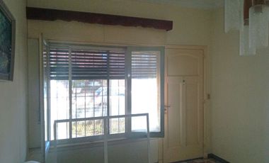VENTA GRAN TERRENO CON 3 CASAS/PATIO/JARDIN/OPORTU