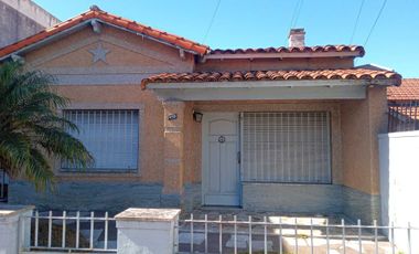VENTA GRAN TERRENO CON 3 CASAS/PATIO/JARDIN/OPORTU