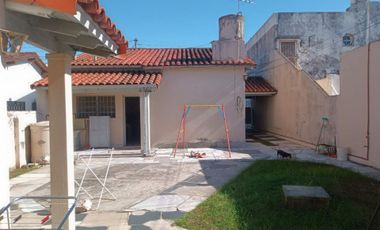 VENTA GRAN TERRENO CON 3 CASAS/PATIO/JARDIN/OPORTU