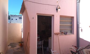 VENTA GRAN TERRENO CON 3 CASAS/PATIO/JARDIN/OPORTU