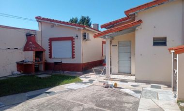 VENTA GRAN TERRENO CON 3 CASAS/PATIO/JARDIN/OPORTU