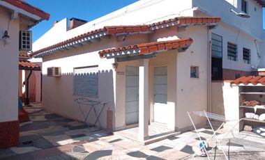 VENTA GRAN TERRENO CON 3 CASAS/PATIO/JARDIN/OPORTU