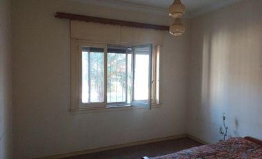 VENTA GRAN TERRENO CON 3 CASAS/PATIO/JARDIN/OPORTU