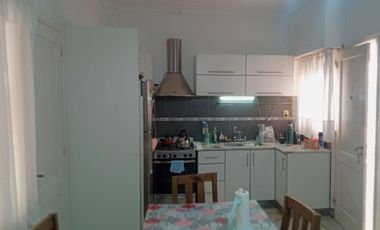 VENTA GRAN TERRENO CON 3 CASAS/PATIO/JARDIN/OPORTU