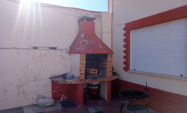 VENTA GRAN TERRENO CON 3 CASAS/PATIO/JARDIN/OPORTU