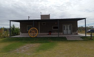CASA, QUINCHO Y PILETA. MEDANO DE ORO. RAWSON