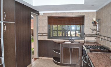 Casa de 5 amb en venta Adrogue