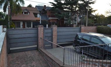 Casa de 5 amb en venta Adrogue