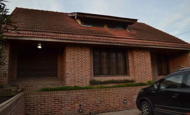 Casa de 5 amb en venta Adrogue