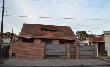 Casa de 5 amb en venta Adrogue