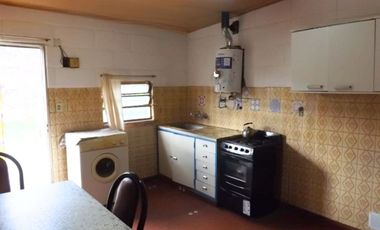 VENTA CASA 4 AMBIENTES EN LONGCHAMPS CON LOTE
