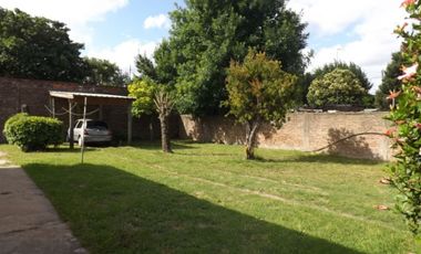 VENTA CASA 4 AMBIENTES EN LONGCHAMPS CON LOTE