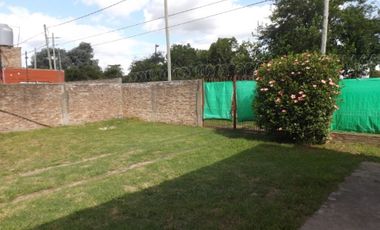 VENTA CASA 4 AMBIENTES EN LONGCHAMPS CON LOTE