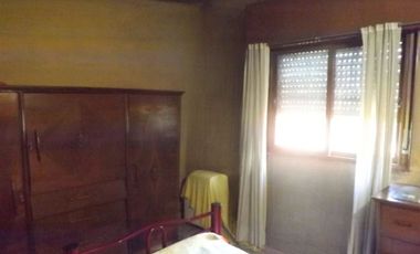 VENTA CASA 4 AMBIENTES EN LONGCHAMPS CON LOTE