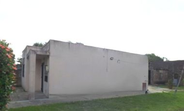 VENTA CASA 4 AMBIENTES EN LONGCHAMPS CON LOTE
