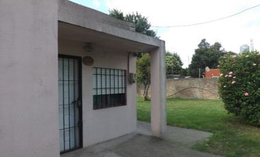 VENTA CASA 4 AMBIENTES EN LONGCHAMPS CON LOTE