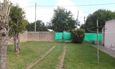 VENTA CASA 4 AMBIENTES EN LONGCHAMPS CON LOTE