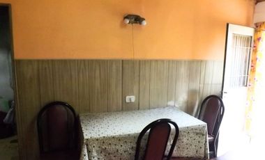 VENTA CASA 4 AMBIENTES EN LONGCHAMPS CON LOTE