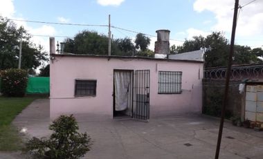 VENTA CASA 4 AMBIENTES EN LONGCHAMPS CON LOTE