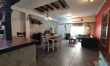CASA 6 AMBIENTES EN VENTA LANUS 2 UNIDADES BLOCK