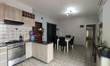 CASA 6 AMBIENTES EN VENTA LANUS 2 UNIDADES BLOCK