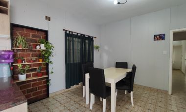 CASA 6 AMBIENTES EN VENTA LANUS 2 UNIDADES BLOCK