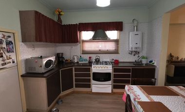 VENTA CASA 3 AMBIENTES CON QUINCHO Y COCHERA