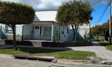 VENTA CASA 3 AMBIENTES CON QUINCHO Y COCHERA