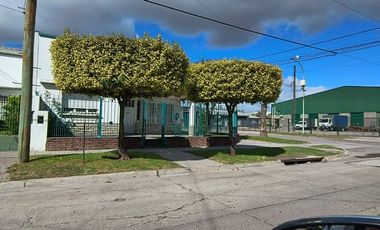 VENTA CASA 3 AMBIENTES CON QUINCHO Y COCHERA