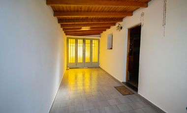 CASAS EN VENTA BERISSO 3 DORM., QUINCHO Y PATIO