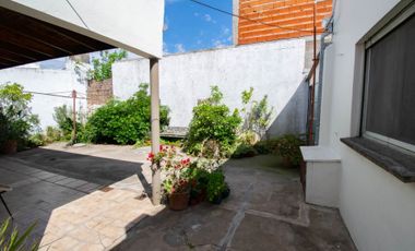CASAS EN VENTA BERISSO 3 DORM., QUINCHO Y PATIO