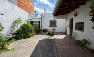 CASAS EN VENTA BERISSO 3 DORM., QUINCHO Y PATIO