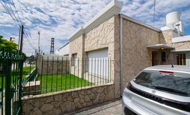 CASAS EN VENTA BERISSO 3 DORM., QUINCHO Y PATIO