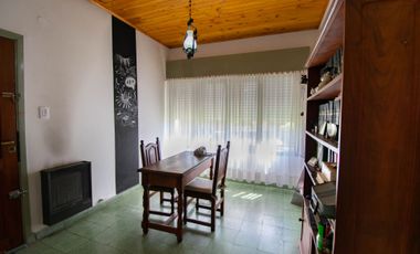 CASAS EN VENTA BERISSO 3 DORM., QUINCHO Y PATIO