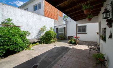 CASAS EN VENTA BERISSO 3 DORM., QUINCHO Y PATIO