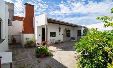 CASAS EN VENTA BERISSO 3 DORM., QUINCHO Y PATIO