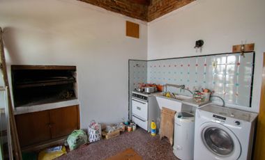 CASAS EN VENTA BERISSO 3 DORM., QUINCHO Y PATIO