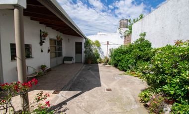 CASAS EN VENTA BERISSO 3 DORM., QUINCHO Y PATIO
