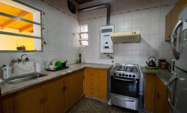 CASAS EN VENTA BERISSO 3 DORM., QUINCHO Y PATIO
