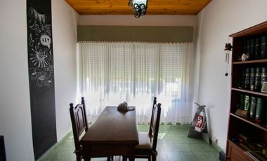 CASAS EN VENTA BERISSO 3 DORM., QUINCHO Y PATIO