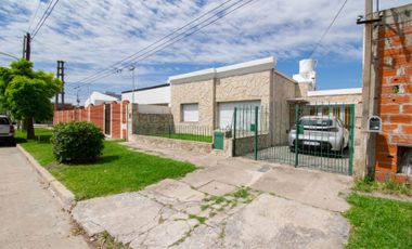 CASAS EN VENTA BERISSO 3 DORM., QUINCHO Y PATIO