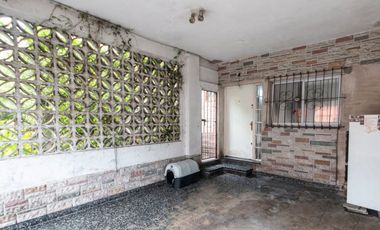 CASA venta Gerli 5 ambientes 172 metros PATIO