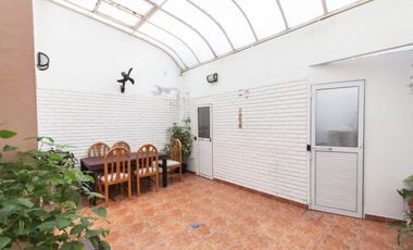 CASA venta Gerli 5 ambientes 172 metros PATIO