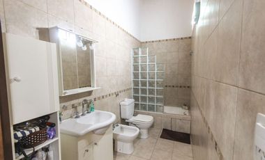 CASA venta Gerli 5 ambientes 172 metros PATIO